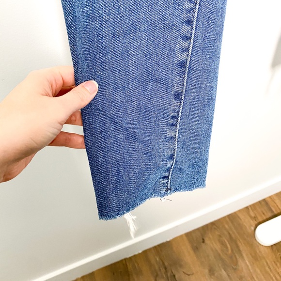 Levi’s 711 Skinny Raw Hem Distressed Jeans - Picture 4 of 9